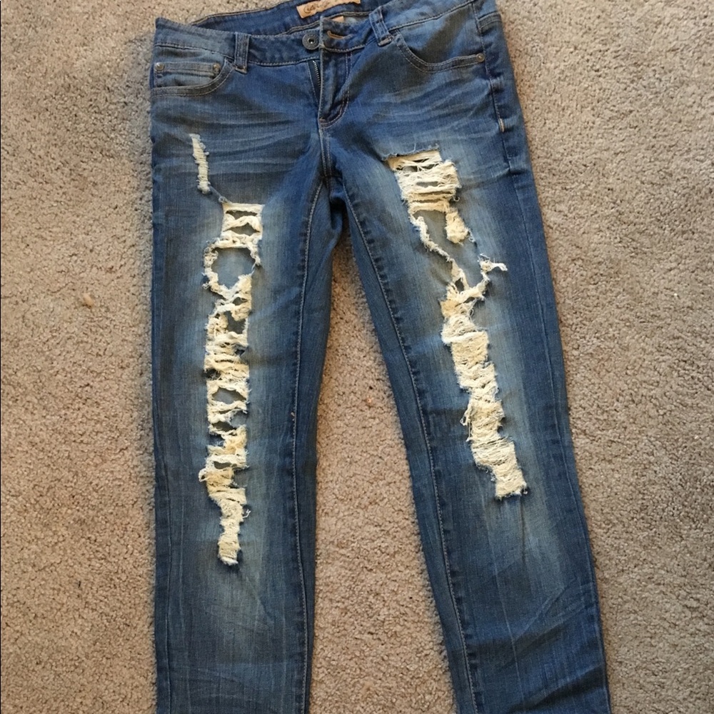 Distressed skinny jeans